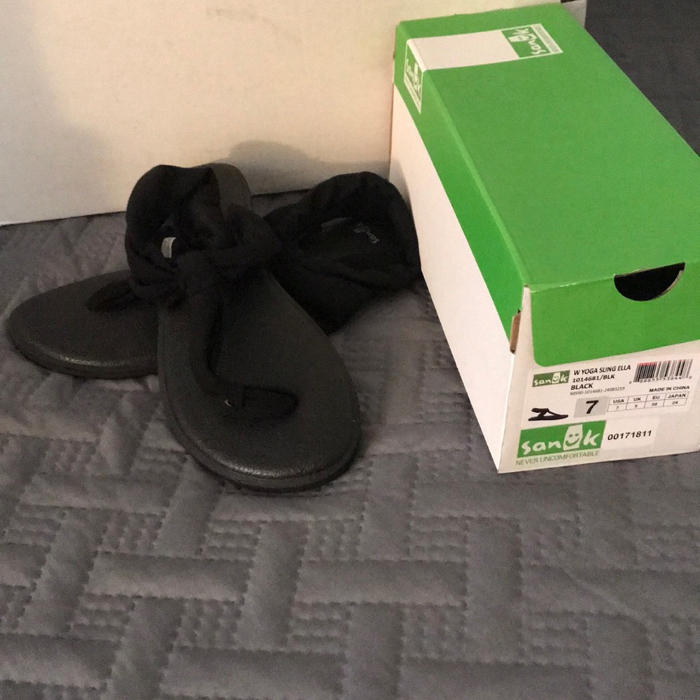 Sanuk sling black sandals